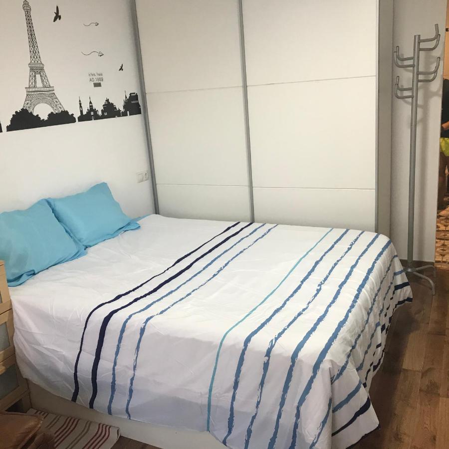 Apartamento Estudio Loft En El Centro Para 3 O 4 Personas Cama Doble Y Sofa Cama Check In A Partir De Las 15 Y 30 Min Pm Y Check Out Hasta Las 11 Y 30 Pm Con Wifi Normalmente No Se Puede Adelantar El Check In Торремолинос Экстерьер фото