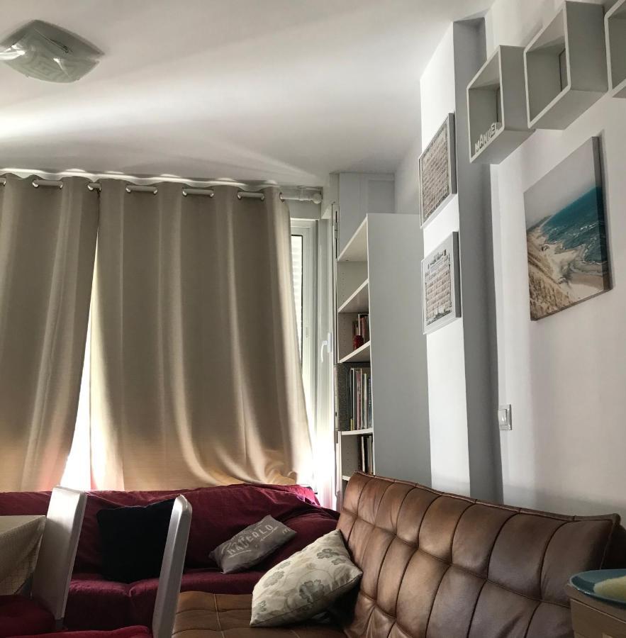 Apartamento Estudio Loft En El Centro Para 3 O 4 Personas Cama Doble Y Sofa Cama Check In A Partir De Las 15 Y 30 Min Pm Y Check Out Hasta Las 11 Y 30 Pm Con Wifi Normalmente No Se Puede Adelantar El Check In Торремолинос Экстерьер фото