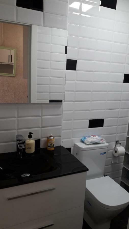Apartamento Estudio Loft En El Centro Para 3 O 4 Personas Cama Doble Y Sofa Cama Check In A Partir De Las 15 Y 30 Min Pm Y Check Out Hasta Las 11 Y 30 Pm Con Wifi Normalmente No Se Puede Adelantar El Check In Торремолинос Экстерьер фото